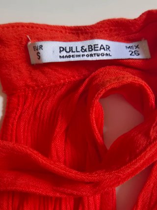 Top rojo anaranjado con escote halter y espalda de
