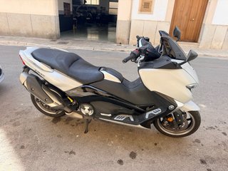 Yamaha T-Max 530 DX Maxi Scooter