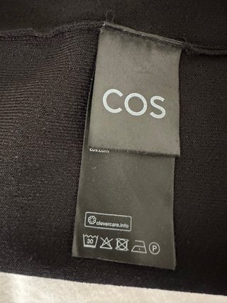 Vestido negro COS sin mangas