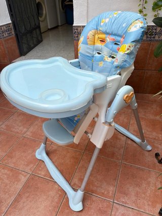 Trona de bebé azul y blanca