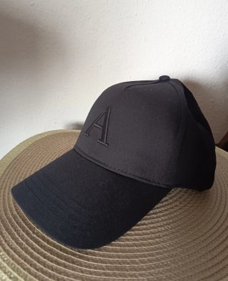 Gorra Negra con Letra A Gorra blanca con LA