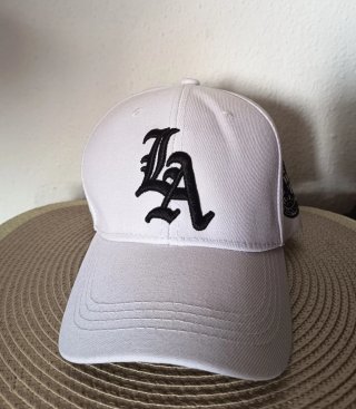 Gorra Negra con Letra A Gorra blanca con LA