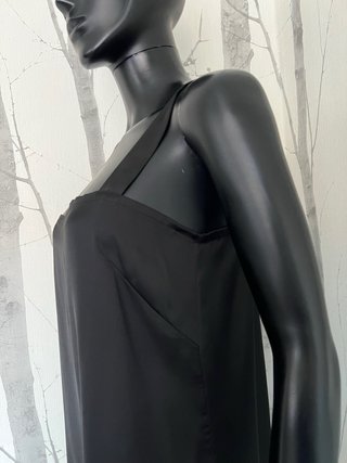 Vestido negro inspirado años 20
