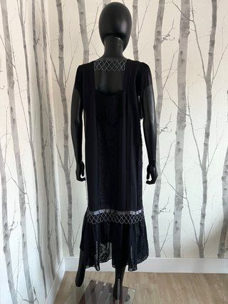 Vestido negro inspirado años 20