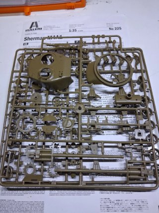 Maqueta Sherman M4A1 Italeri 1:35