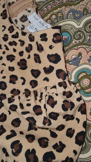 Abito lungo maculato beige e marrone