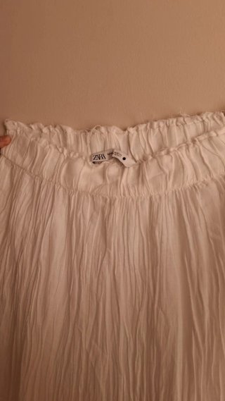 Falda larga blanca con puntilla