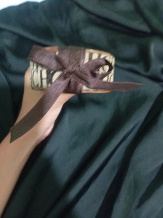 Pulsera Carolina Herrera Madera y Cinta