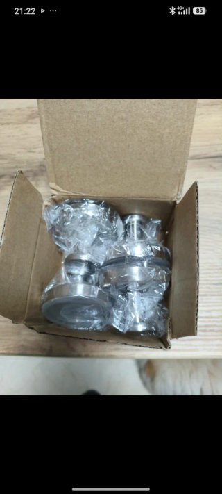 Perchas metálicas y plásticas