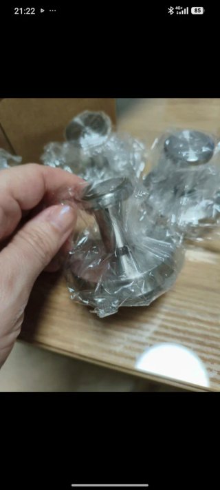 Perchas metálicas y plásticas