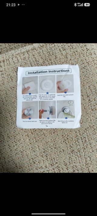 Perchas metálicas y plásticas
