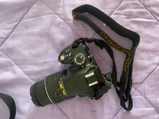 Cámara Nikon D3200 con bolso, cargador y memoria