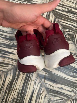 Zapatillas Nike Rojas y Blancas