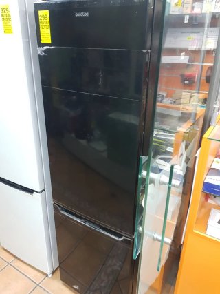 Nevera Cecotec Negra