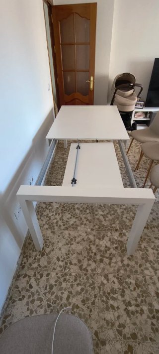 Mesa de salón extensible blanca