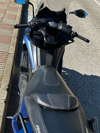 Kymco AK 550 Maxi Scooter Azul