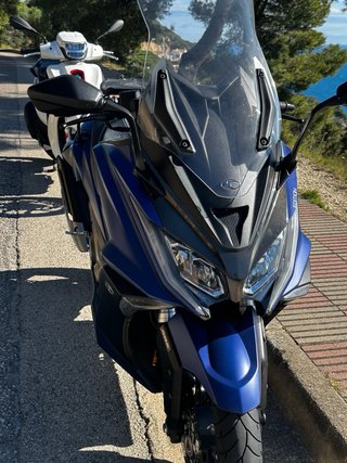 Kymco AK 550 Maxi Scooter Azul