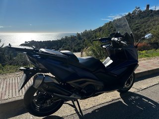 Kymco AK 550 Maxi Scooter Azul