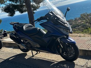 Kymco AK 550 Maxi Scooter Azul