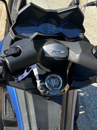Kymco AK 550 Maxi Scooter Azul