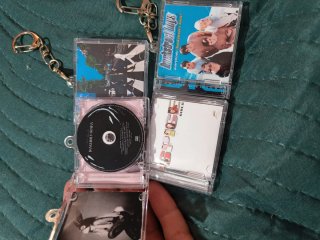 Mini llaveros musicales disco nfc ariana grande 90