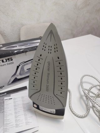 Plancha Vapor Taurus Geyser Titanium 2600W