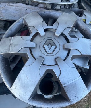 Tapacubos Renault en buen estado