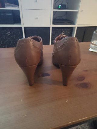 Zapatos de tacón marrones