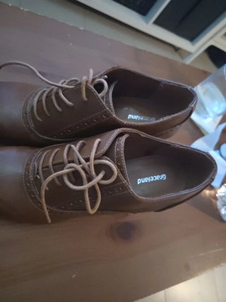 Zapatos de tacón marrones