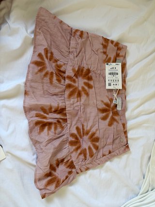 Falda rosa con estampado floral marrón