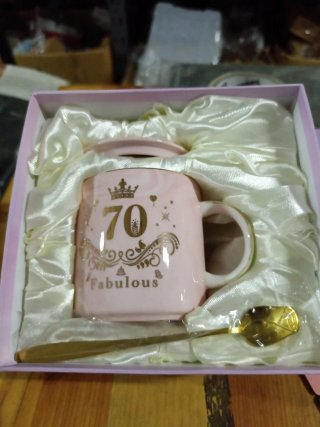 Taza 70 Fabulous con Cuchara y Caja