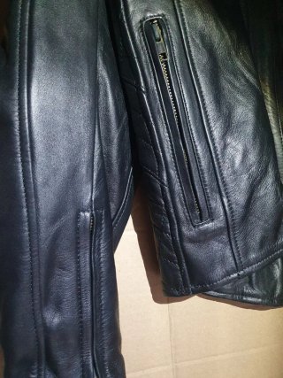 2 Chaquetas moto de cuero RAINERS talla S y 2XL