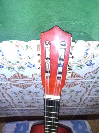 Guitarra infantil de madera