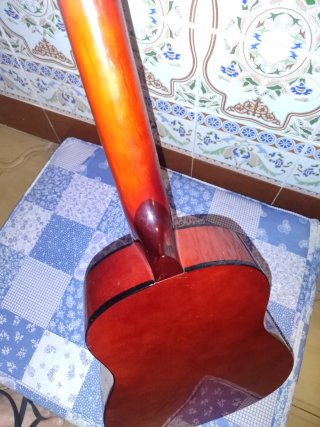 Guitarra infantil de madera