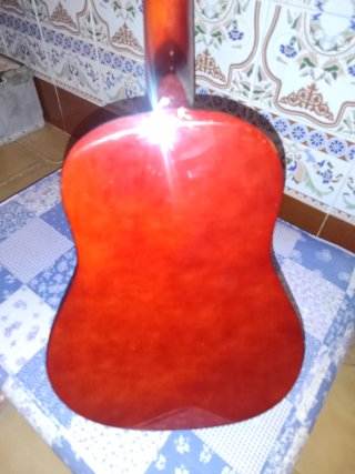 Guitarra infantil de madera
