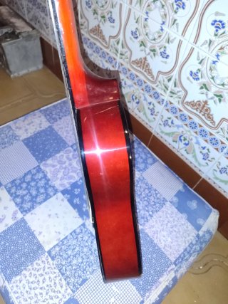 Guitarra infantil de madera
