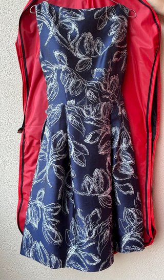 Vestido azul con estampado floral