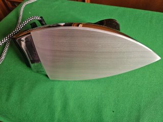 Plancha Haeger Negra Suela de aluminio.