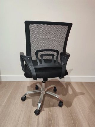 Silla de oficina ergonómica negra