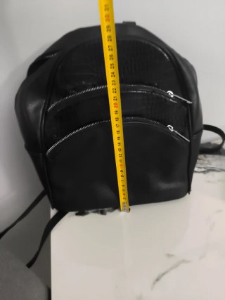 Mochila negra sintética