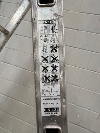 Escalera aluminio 2 tramos 8 peldaños