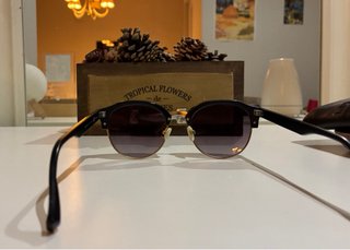 Gafas de sol Hawkers negras y doradas
