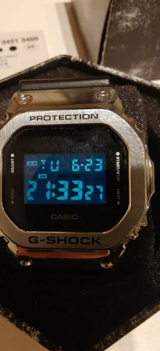 Casio G-Shock GM-5600U-1ER Plata/Negro FULL SET