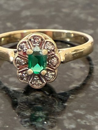 Anillo Oro 18k Esmeralda y Diamantes