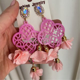 Pendientes largos rosa y dorado flamencao