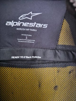 Chaqueta Alpinestars verde. Diseño moderno
