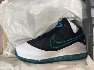 Nike LeBron VII QS Blanco/Negro-Azul Cristal