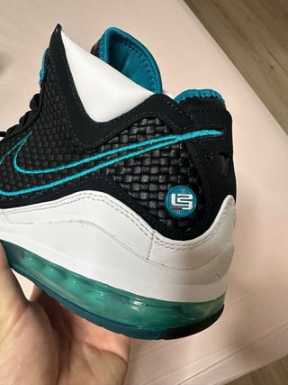 Nike LeBron VII QS Blanco/Negro-Azul Cristal