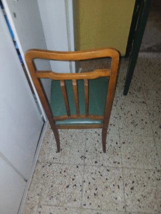 Seis sillas de madera maciza