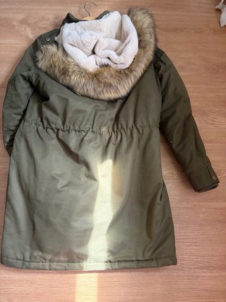 Parka verde con capucha y forro